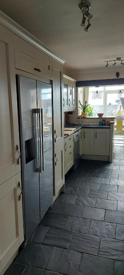 Sea Crest, Beautiful Home In Tenby With Sea Views Екстер'єр фото
